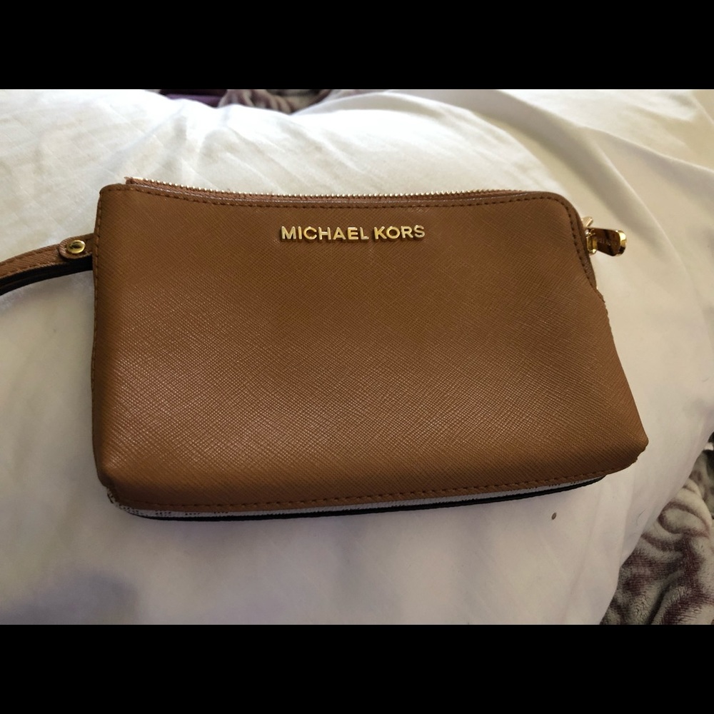 Cute Michael Kors Wristlet